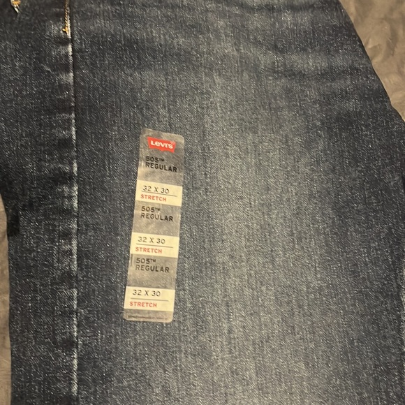 NWT MENS LEVIS - Picture 3 of 4
